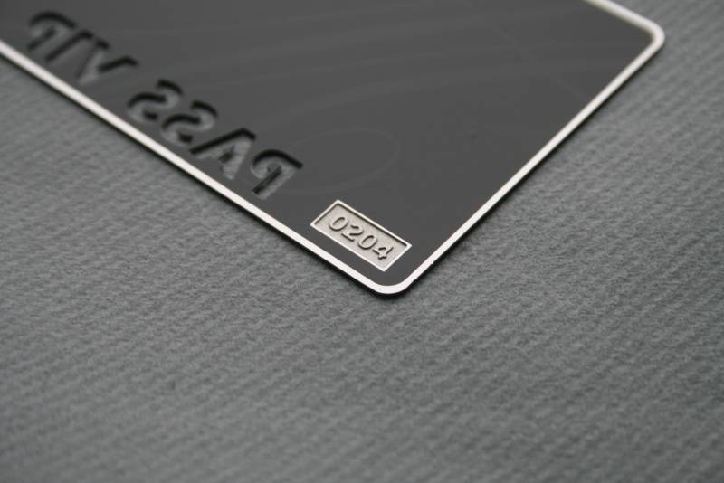 Carte métal haut de gamme personnalisation numérotation pour carte Membre VIP à Paris 75