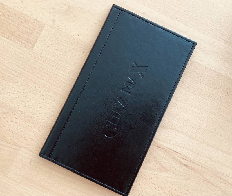 porte addition en simili cuir noir avec marquage à chaud pour bistro à Poitiers 86